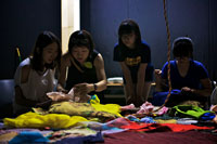 ‘작가와 함께 자르고 꿰매고 엮고’ 시민과 작가가 함께 만드는 2012광주비엔날레 관련 이미지