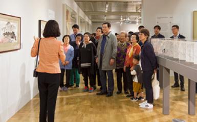 2018광주비엔날레 개막 한달 맞아 이용섭 광주시장 전시 관람 관련 이미지