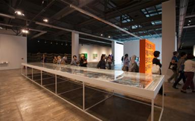 첫 주말 남녀노소 즐기는 현대미술의 장 관련 이미지