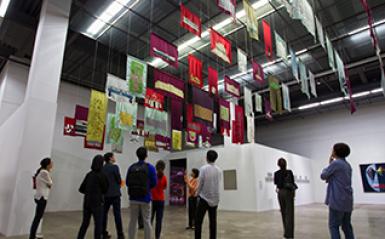 최대 규모·미학적 감동 입소문 타고 미술계 VIP 러시 관련 이미지