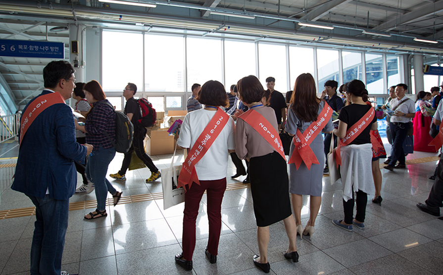 광주비엔날레, 가족단위 관람객 ‘문화나들이장’으로 각광 관련 이미지