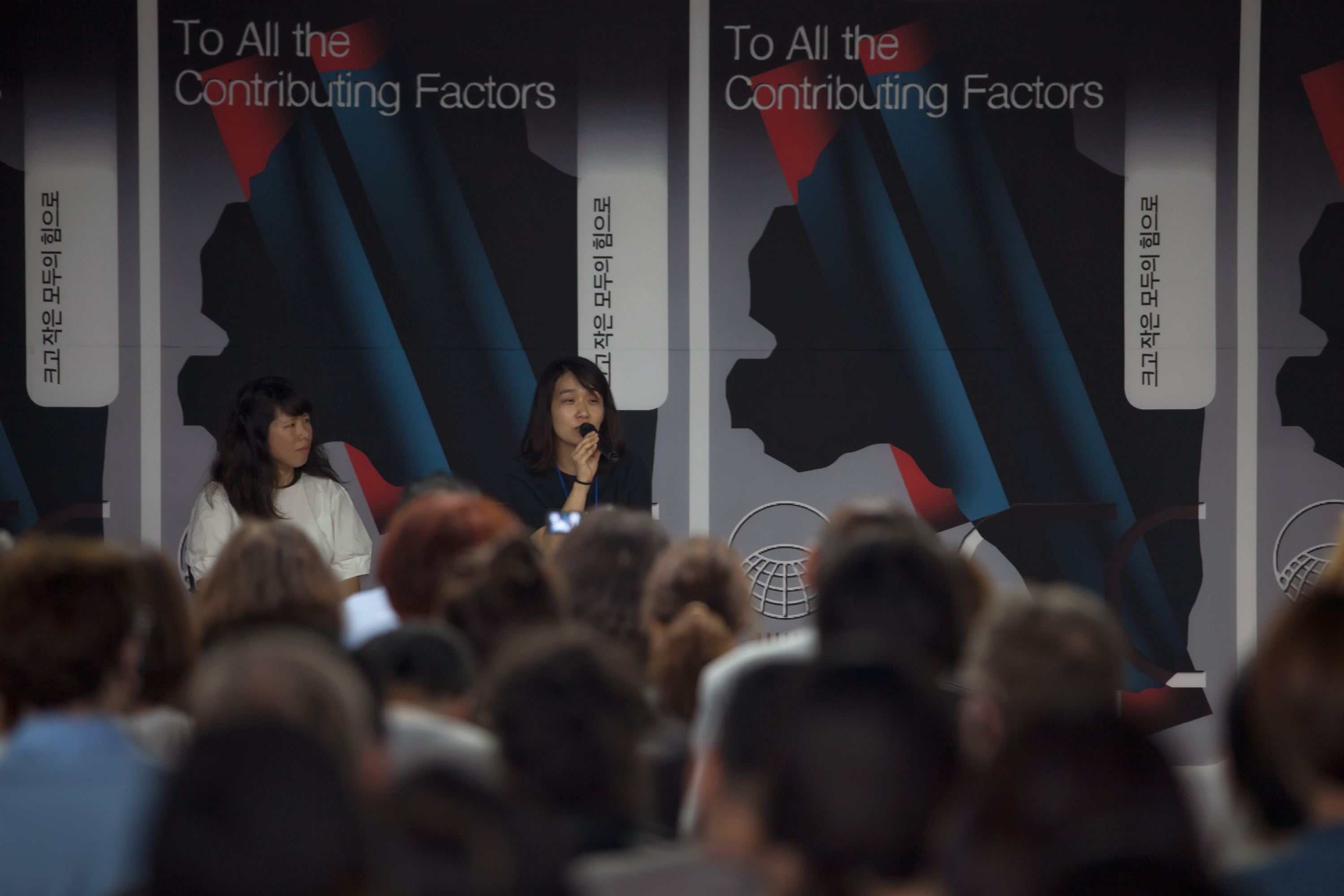 2016년 광주비엔날레 포럼에 참여해 발언 중인 한강 작가 1.jpg